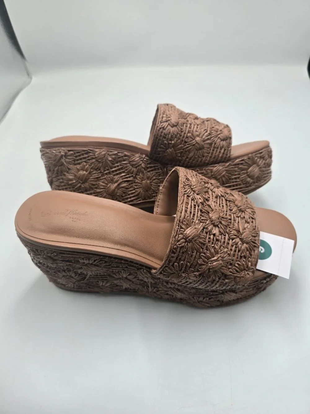 Universal Thread Heels - Picture 2 of 3